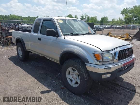 2001 Toyota Tacoma с VIN 5TEWN72N11Z855904, выставлен на аукционе IAAI как лот 42575000 с пробегом 209 250 миль миль и . История ставок и продаж доступна на DreamBid. Изображение 1.