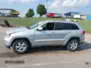 2011 Jeep Grand Cherokee Laredo z VIN 1J4RR4GG4BC586012, wystawiony jako IAAI lot #42973094 z przebiegiem 177 559 mil mil oraz . Historia ofert i sprzedaży dostępna na DreamBid. Obrazek 14.