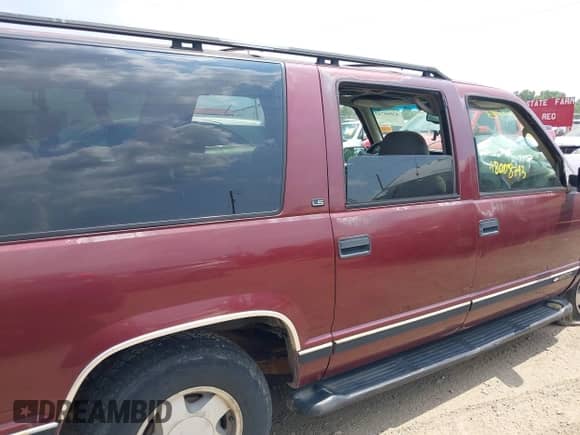 1999 Chevrolet Suburban с VIN 1GNFK16R8XJ428376, выставлен на аукционе IAAI как лот 43008743 с пробегом 223 456 миль миль и . История ставок и продаж доступна на DreamBid. Изображение 12.