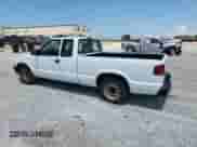 2003 Chevrolet S-10 с VIN 1GCCS19H438103398, выставлен на аукционе Copart как лот 63941415 с пробегом 281 791 миль миль и Чистый • Clean title. История ставок и продаж доступна на DreamBid. Изображение 2.