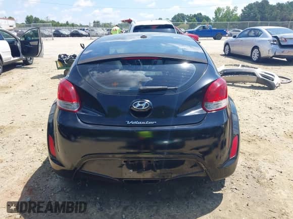 2012 Hyundai Veloster w/Black Int с VIN KMHTC6AD0CU056828, выставлен на аукционе IAAI как лот 42611623 с пробегом 136 242 миль миль и . История ставок и продаж доступна на DreamBid. Изображение 17.