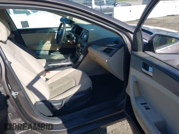 2017 Hyundai Sonata SE с VIN 5NPE24AF5HH543000, выставлен на аукционе IAAI как лот 38636140 с пробегом 67 475 миль миль и . История ставок и продаж доступна на DreamBid. Изображение 5.