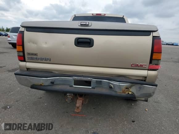 2004 GMC Sierra 1500 SLE z VIN 2GTEC19T841159097, wystawiony jako Copart lot #85414145 z przebiegiem 117 849 mil mil oraz Czysty tytuł • Clean title. Historia ofert i sprzedaży dostępna na DreamBid. Obrazek 6.