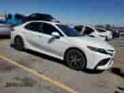 2023 Toyota Camry SE z VIN 4T1G11AK6PU807459, wystawiony jako Copart lot #83850845 z przebiegiem 24 604 mil mil oraz Szkoda całkowita • Salvage title. Historia ofert i sprzedaży dostępna na DreamBid. Obrazek 4.
