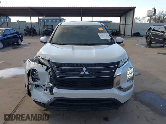 2024 Mitsubishi Outlander ES with VIN JA4J3UA85RZ004684, listed as a IAAI auction lot 41289047 with 18,819 mi miles and . Bid and sale history available at DreamBid. Image 12.