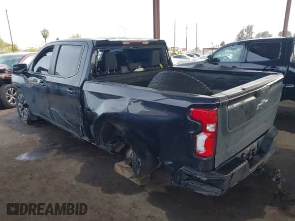 2022 Chevrolet Silverado 1500 RST z VIN 3GCUDEETXNG583752, wystawiony jako IAAI lot #41809678 z przebiegiem 68 902 mil mil oraz . Historia ofert i sprzedaży dostępna na DreamBid. Obrazek 3.