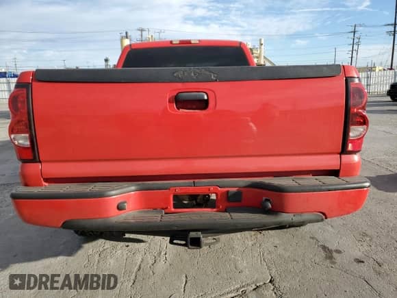 2006 Chevrolet Silverado 1500 Work Truck с VIN 1GCEC14V56Z261976, выставлен на аукционе Copart как лот 47226395 с пробегом 221 331 миль миль и Списание • Salvage title. История ставок и продаж доступна на DreamBid. Изображение 6.