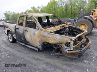 2019 Ram 1500 Express z VIN 1C6RR7FG7KS658598, wystawiony jako IAAI lot #42412662 z przebiegiem 88 353 mil mil oraz . Historia ofert i sprzedaży dostępna na DreamBid. Obrazek 1.