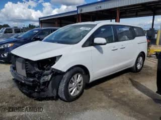 2017 Kia Sedona L z VIN KNDMA5C18H6304492, wystawiony jako Copart lot #85680795 z przebiegiem 71 009 mil mil oraz Szkoda całkowita • Salvage title. Historia ofert i sprzedaży dostępna na DreamBid. Obrazek 1.