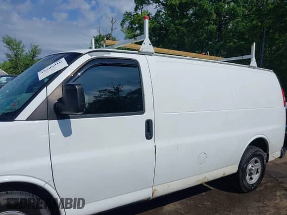 2004 Chevrolet Express Cargo with VIN 1GCFG15X041163524, listed as a IAAI auction lot 42206916 with 150,765 mi miles and . Bid and sale history available at DreamBid. Image 14.