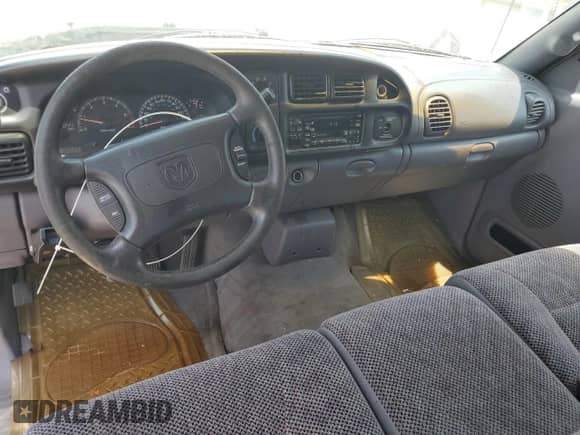 1998 Dodge 1500 с VIN 3B7HC13Z5WG217865, выставлен на аукционе Copart как лот 59814165 с пробегом 100 523 миль миль и Списание • Salvage title. История ставок и продаж доступна на DreamBid. Изображение 8.