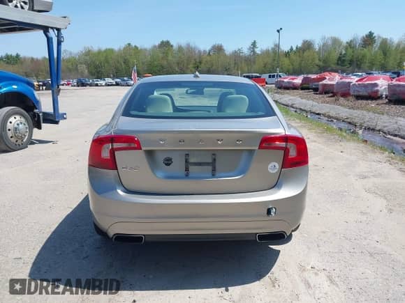 2015 Volvo S60 T5 Drive-E Premier with VIN YV126MFB8F2302747, listed as a IAAI auction lot 42247878 with 95,591 mi miles and . Bid and sale history available at DreamBid. Image 15.