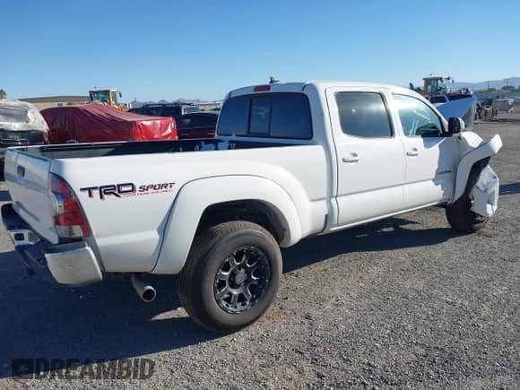2015 Toyota Tacoma PreRunner с VIN 3TMKU4HN2FM042647, выставлен на аукционе IAAI как лот 43407980 с пробегом 134 027 миль миль и . История ставок и продаж доступна на DreamBid. Изображение 4.