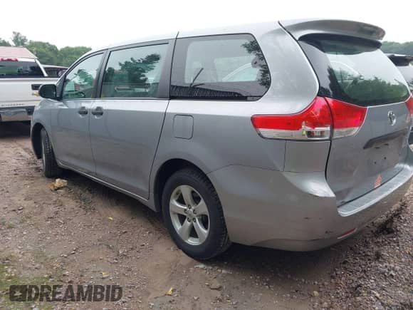 2012 Toyota Sienna с VIN 5TDKA3DC6CS015891, выставлен на аукционе IAAI как лот 42584256 с пробегом 160 060 миль миль и . История ставок и продаж доступна на DreamBid. Изображение 3.