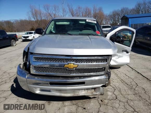2013 Chevrolet Silverado 1500 Work Truck z VIN 1GCNCPEX3DZ207639, wystawiony jako Copart lot #46186205 z przebiegiem 90 411 mil mil oraz Szkoda całkowita • Salvage title. Historia ofert i sprzedaży dostępna na DreamBid. Obrazek 5.