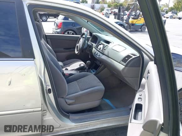 2006 Toyota Camry STD z VIN 4T1BE32K16U156037, wystawiony jako IAAI lot #43193359 z przebiegiem 187 400 mil mil oraz . Historia ofert i sprzedaży dostępna na DreamBid. Obrazek 5.