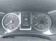 2023 Toyota Tacoma SR5 z VIN 3TMAZ5CN6PM208616, wystawiony jako IAAI lot #43239210 z przebiegiem 28 498 mil mil oraz . Historia ofert i sprzedaży dostępna na DreamBid. Obrazek 7.