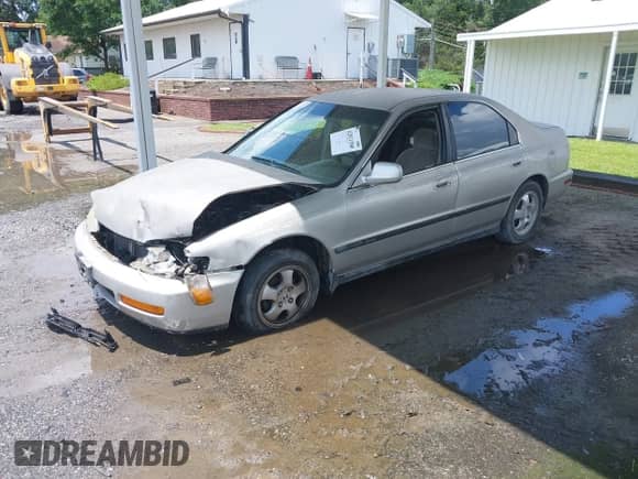 1997 Honda Accord LX with VIN 1HGCD563XVA218823, listed as a IAAI auction lot 42811390 with 92,832 mi miles and . Bid and sale history available at DreamBid. Image 2.