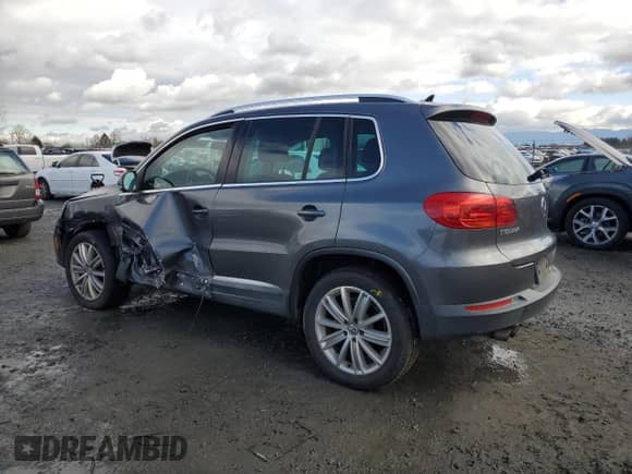 2013 Volkswagen Tiguan SE z VIN WVGAV3AX2DW607051, wystawiony jako Copart lot #44391625 z przebiegiem 61 220 mil mil oraz Szkoda całkowita • Salvage title. Historia ofert i sprzedaży dostępna na DreamBid. Obrazek 2.