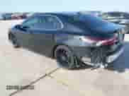 2022 Toyota Camry Hybrid XSE z VIN 4T1K31AK4NU579480, wystawiony jako IAAI lot #41709133 z przebiegiem 66 968 mil mil oraz . Historia ofert i sprzedaży dostępna na DreamBid. Obrazek 3.