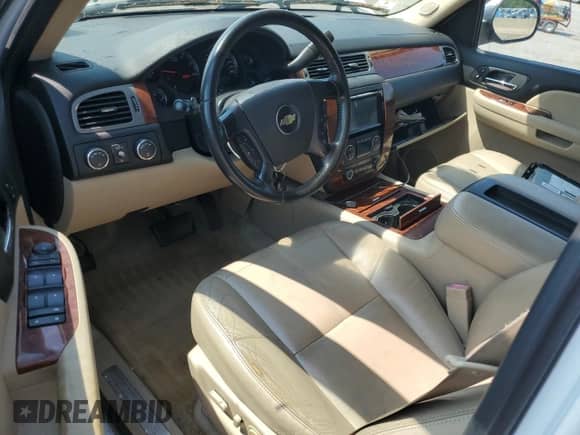 2008 Chevrolet Suburban LTZ z VIN 3GNFK16388G200487, wystawiony jako Copart lot #67213285 z przebiegiem 200 089 mil mil oraz Czysty tytuł • Clean title. Historia ofert i sprzedaży dostępna na DreamBid. Obrazek 8.