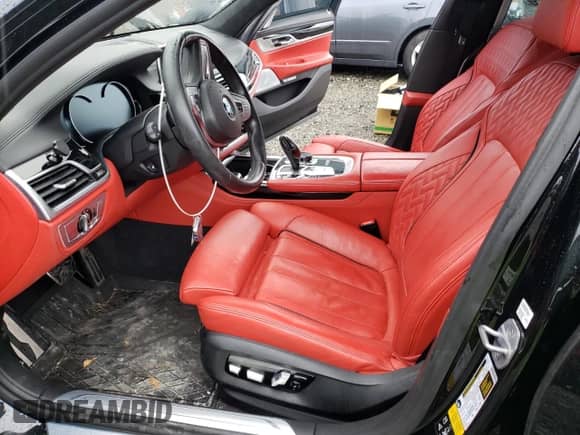 2018 BMW 7 Series M760i xDrive с VIN WBA7H6C55JG614811, выставлен на аукционе Copart как лот 44707433 с пробегом 27 542 миль миль и . История ставок и продаж доступна на DreamBid. Изображение 7.