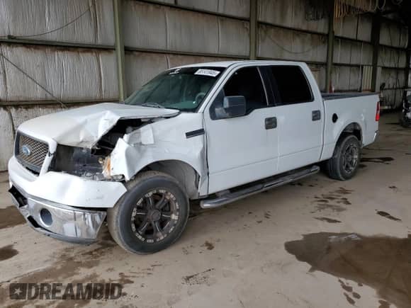 2006 Ford F-150 XLT z VIN 1FTPW125X6KB03015, wystawiony jako Copart lot #85141945 z przebiegiem Nie podano mil oraz Szkoda całkowita • Salvage title. Historia ofert i sprzedaży dostępna na DreamBid. Obrazek 1.