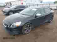 2013 Volvo S60 T6 R-Design Platinum с VIN YV1902FH9D1231456, выставлен на аукционе IAAI как лот 42788938 с пробегом 140 730 миль миль и . История ставок и продаж доступна на DreamBid. Изображение 2.
