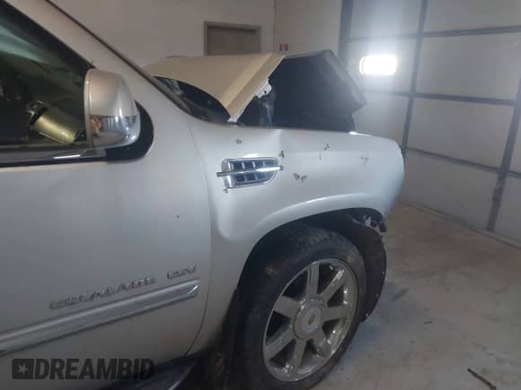 2013 Cadillac Escalade ESV Luxury с VIN 1GYS4HEF9DR227157, выставлен на аукционе IAAI как лот 41972793 с пробегом 114 314 миль миль и . История ставок и продаж доступна на DreamBid. Изображение 18.