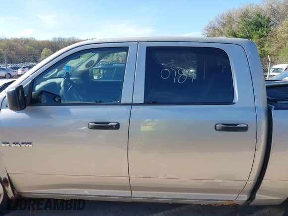 2010 Dodge 1500 SLT z VIN 1D7RV1CT3AS257203, wystawiony jako IAAI lot #42180789 z przebiegiem 167 472 mil mil oraz . Historia ofert i sprzedaży dostępna na DreamBid. Obrazek 14.