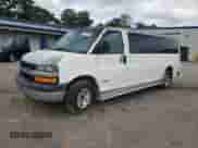 2004 Chevrolet Express Passenger z VIN 1GAHG39U641208561, wystawiony jako Copart lot #47579375 z przebiegiem Nie podano mil oraz Szkoda całkowita • Salvage title. Historia ofert i sprzedaży dostępna na DreamBid. Obrazek 1.