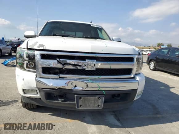 2007 Chevrolet Silverado 1500 1LT z VIN 2GCEC13J271552525, wystawiony jako Copart lot #82695515 z przebiegiem 217 147 mil mil oraz Szkoda całkowita • Salvage title. Historia ofert i sprzedaży dostępna na DreamBid. Obrazek 5.