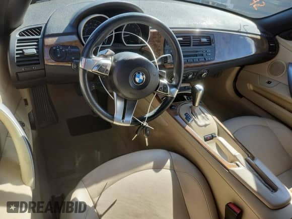 2006 BMW Z4 3.0si с VIN 4USBU53536LX01263, выставлен на аукционе Copart как лот 85370685 с пробегом 110 915 миль миль и Списание • Salvage title. История ставок и продаж доступна на DreamBid. Изображение 8.