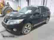 2014 Nissan Pathfinder S z VIN 5N1AR2MNXEC665453, wystawiony jako IAAI lot #40354942 z przebiegiem 91 435 mil mil oraz . Historia ofert i sprzedaży dostępna na DreamBid. Obrazek 17.