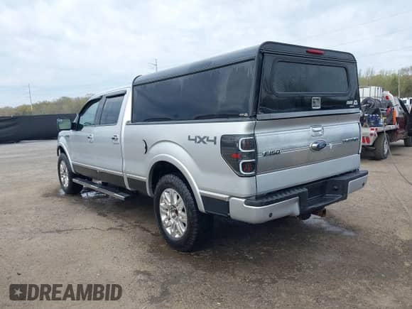 2011 Ford F-150 XLT z VIN 1FTFW1ET8BFD18868, wystawiony jako IAAI lot #41971839 z przebiegiem 266 627 mil mil oraz . Historia ofert i sprzedaży dostępna na DreamBid. Obrazek 3.