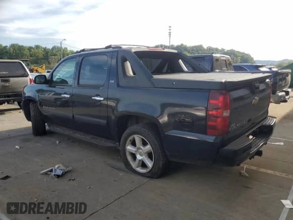 2008 Chevrolet Avalanche LTZ с VIN 3GNFK12318G144723, выставлен на аукционе Copart как лот 84700155 с пробегом Не указан миль и Чистый • Clean title. История ставок и продаж доступна на DreamBid. Изображение 2.