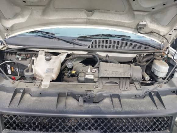 2012 Chevrolet Express Passenger LS z VIN 1GNSGBF49C1189621, wystawiony jako IAAI lot #42039283 z przebiegiem 72 271 mil mil oraz . Historia ofert i sprzedaży dostępna na DreamBid. Obrazek 10.