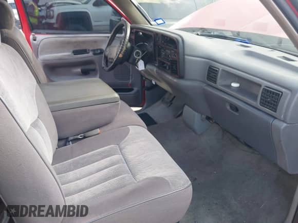 1994 Dodge 1500 z VIN 1B7HC16Y2RS532140, wystawiony jako IAAI lot #42542432 z przebiegiem 203 948 mil mil oraz . Historia ofert i sprzedaży dostępna na DreamBid. Obrazek 5.