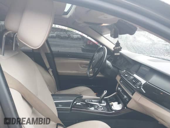 2011 BMW 5 Series 535i xDrive z VIN WBAFU7C53BC869673, wystawiony jako IAAI lot #40083957 z przebiegiem 175 503 mil mil oraz . Historia ofert i sprzedaży dostępna na DreamBid. Obrazek 5.