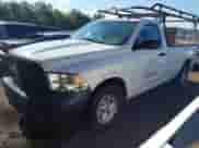 2018 Ram 1500 Tradesman z VIN 3C6JR6DG2JG250882, wystawiony jako IAAI lot #42892802 z przebiegiem 281 725 mil mil oraz . Historia ofert i sprzedaży dostępna na DreamBid. Obrazek 2.