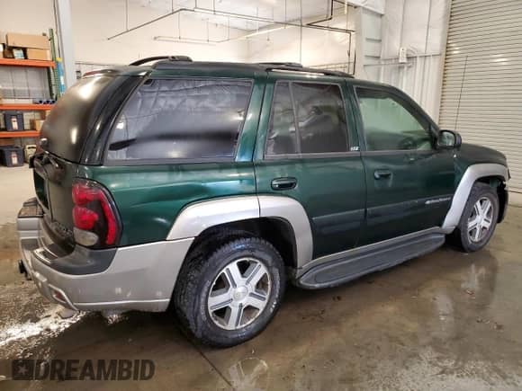 2002 Chevrolet TrailBlazer LT with VIN 1GNDT13S422400492, listed as a Copart auction lot 82228935 with 275,287 mi miles and Salvage title. Bid and sale history available at DreamBid. Image 3.