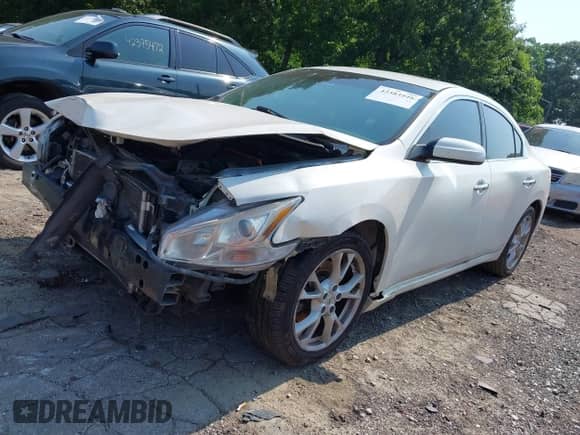 2013 Nissan Maxima SV z VIN 1N4AA5AP6DC843298, wystawiony jako IAAI lot #42383948 z przebiegiem 165 477 mil mil oraz . Historia ofert i sprzedaży dostępna na DreamBid. Obrazek 2.