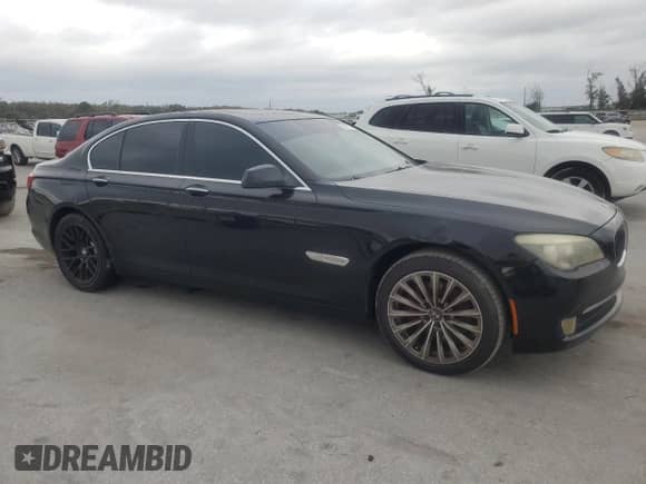 2011 BMW 7 Series 740i с VIN WBAKA4C5XBC612807, выставлен на аукционе Copart как лот 81424114 с пробегом Не указан миль и Чистый • Clean title. История ставок и продаж доступна на DreamBid. Изображение 4.