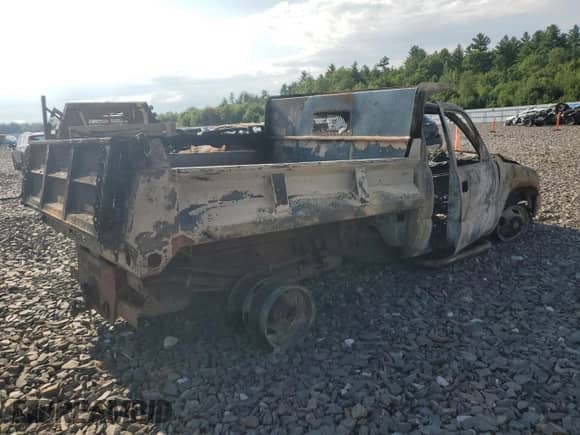 2002 Chevrolet Silverado 3500 с VIN 1GBJK34U92E281240, выставлен на аукционе Copart как лот 68261955 с пробегом Не указан миль и Списание • Salvage title. История ставок и продаж доступна на DreamBid. Изображение 3.