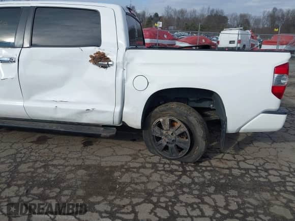 2019 Toyota Tundra SR5 с VIN 5TFAY5F13KX841010, выставлен на аукционе IAAI как лот 41297569 с пробегом 53 169 миль миль и . История ставок и продаж доступна на DreamBid. Изображение 18.
