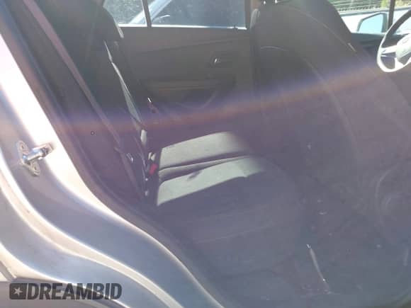 2017 Chevrolet Trax LS z VIN KL7CJKSB8HB261653, wystawiony jako IAAI lot #42975234 z przebiegiem 77 396 mil mil oraz . Historia ofert i sprzedaży dostępna na DreamBid. Obrazek 8.