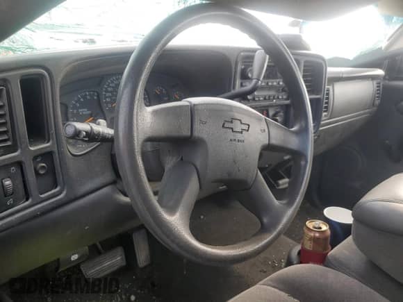 2005 Chevrolet Silverado 1500 z VIN 1GCEC14X75Z302382, wystawiony jako Copart lot #68859405 z przebiegiem Nie podano mil oraz Czysty tytuł • Clean title. Historia ofert i sprzedaży dostępna na DreamBid. Obrazek 8.