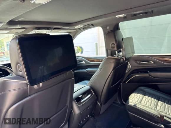 2021 Cadillac Escalade Sport Platinum z VIN 1GYS4GKL9MR205XXX, wystawiony jako Copart lot #72088955 z przebiegiem 58 472 mil mil oraz Czysty tytuł • Clean title. Historia ofert i sprzedaży dostępna na DreamBid. Obrazek 14.