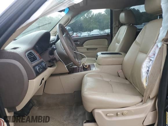 2014 Chevrolet Suburban LTZ с VIN 1GNSKKE7XER239070, выставлен на аукционе Copart как лот 85556165 с пробегом 186 343 миль миль и Чистый • Clean title. История ставок и продаж доступна на DreamBid. Изображение 7.