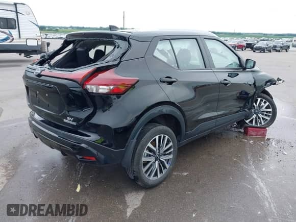 2024 Nissan Kicks SV z VIN 3N1CP5CV3RL497271, wystawiony jako IAAI lot #42850750 z przebiegiem 14 266 mil mil oraz . Historia ofert i sprzedaży dostępna na DreamBid. Obrazek 4.